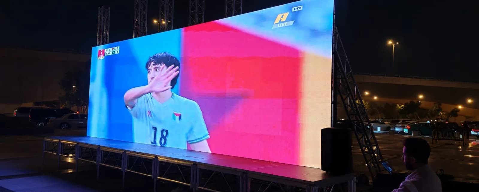 بث مباراة على شاشة خارجية